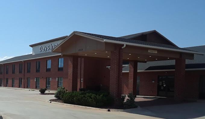Days Inn By Wyndham Alva Exterior photo